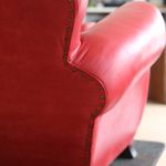 fauteuil club rouge refait à neuf cloutage main relook cuir nimes