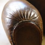 plis accoudoir cuir avant la réfection du fauteuil club